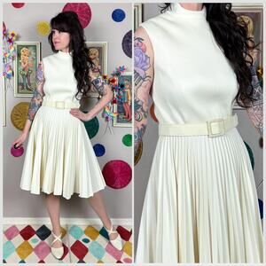 Vintage 1970s Ivory Sleeveless Pleated Fit And Flare Mod Mini Dress